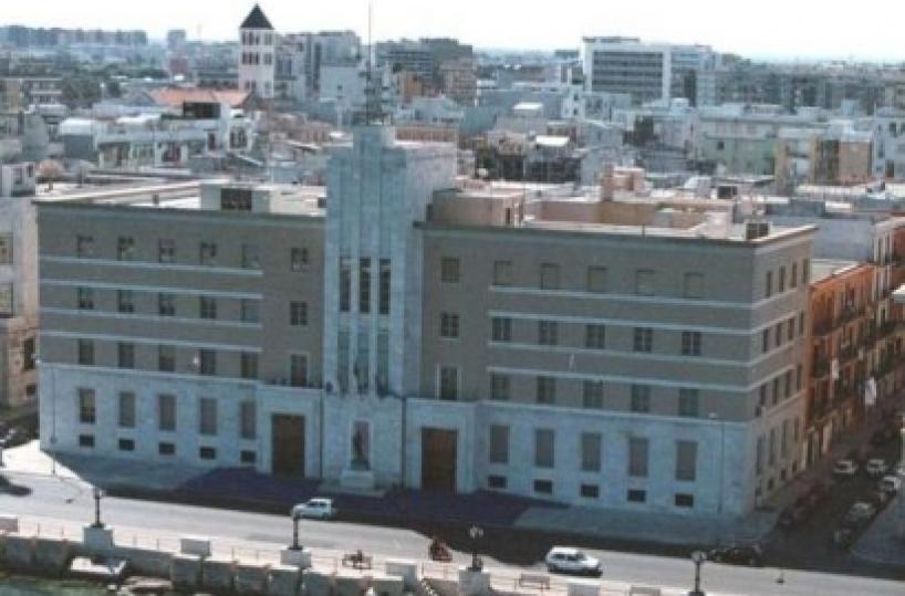 &laquo;Regione Puglia&raquo; Stipendio pieno per manager Asl