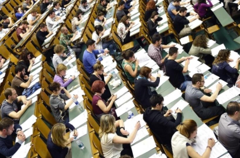 Esami da avvocato col trucco Sorpresi a passare tracce Figlia di giudici con cellulare