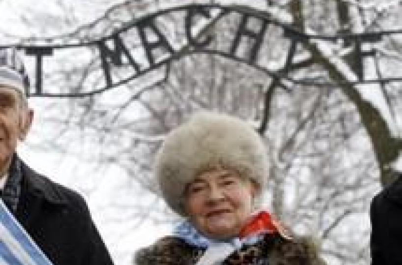 Giornata memoria: Renzi, Italia onora e ricorda. Mai pi&ugrave;