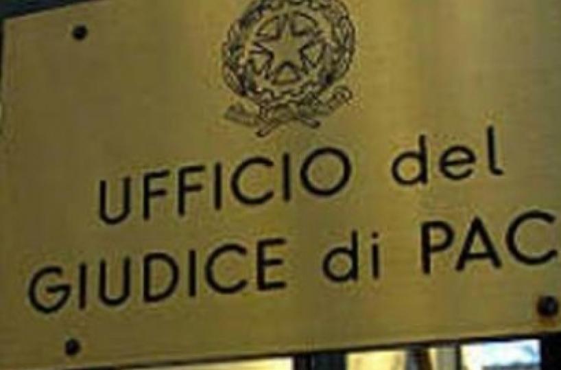 Fu investita: multata perché non attraversò sulle strisce