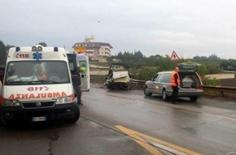 Scontro auto-moto muore meccanico Extracomunitario investito vicino casello A/14