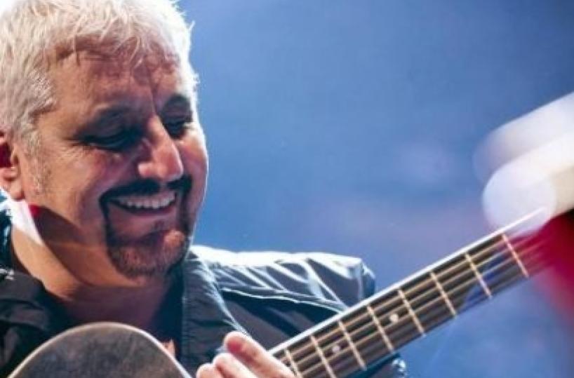 Addio Pino Daniele la musica &egrave; in lutto &laquo;Giallo&raquo; sull'ambulanza Su Fb: &laquo;In viaggio per casa&raquo; A Bari lo scorso 11 dicembre Vd: Je so' pazzo al Palaflorio &laquo;Voleva fare un altro disco&raquo;