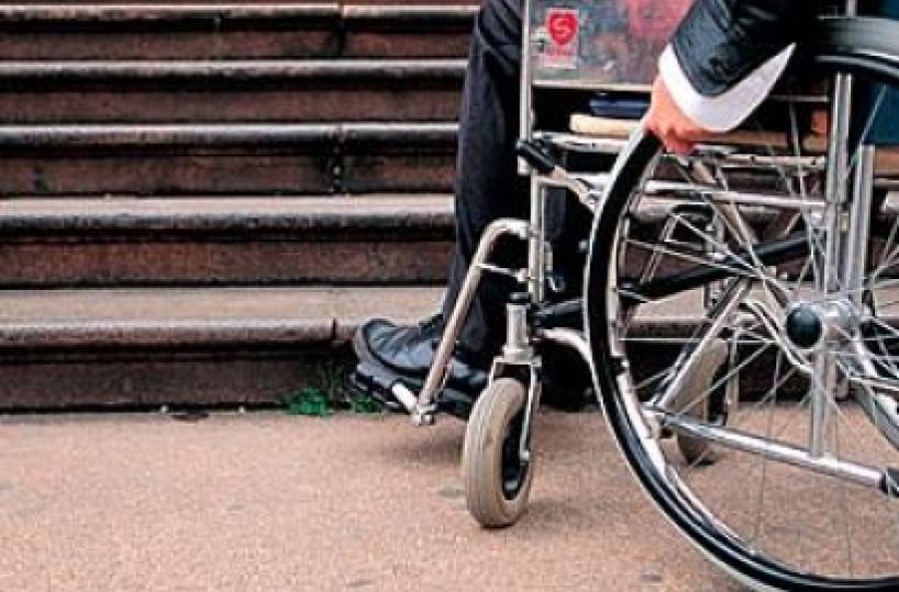 Disabili nella Bat tra  barriere e ostacoli: colpa delle città trappola