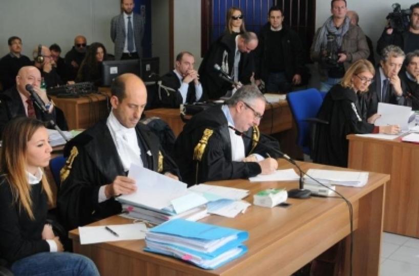 Processo escort &laquo;Da Berlusconi buste con i soldi&raquo;