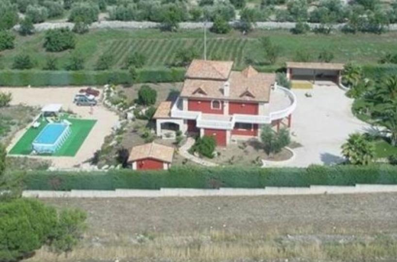 Andria, passa allo Stato lussuosa villa con piscina confiscata a spacciatore E a Foggia sequestrati beni a uomo della «Società»