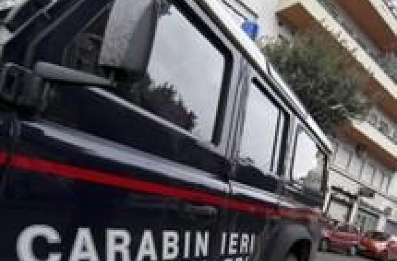 Bomba davanti porta scuola in Calabria