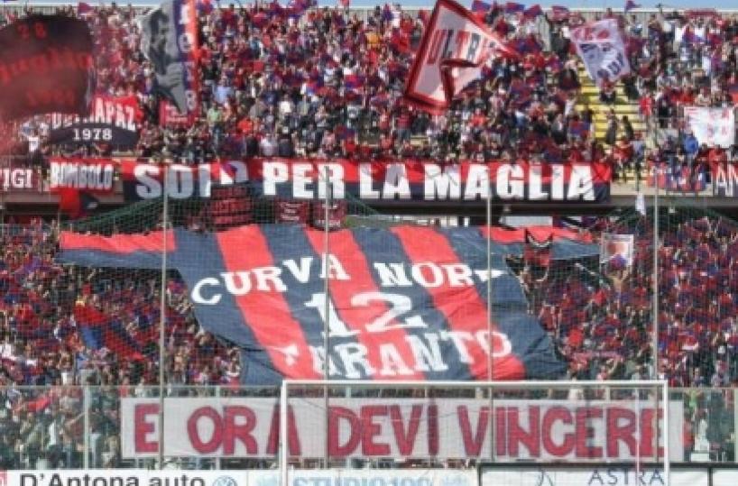 Caos Taranto calcio vanno via l'allenatore e lo staff tecnico 