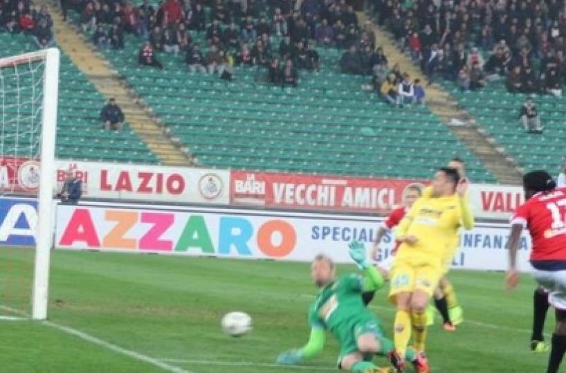 Bari - Catania 1-1 la carica dei 25mila Fischi per Gillet Diretta