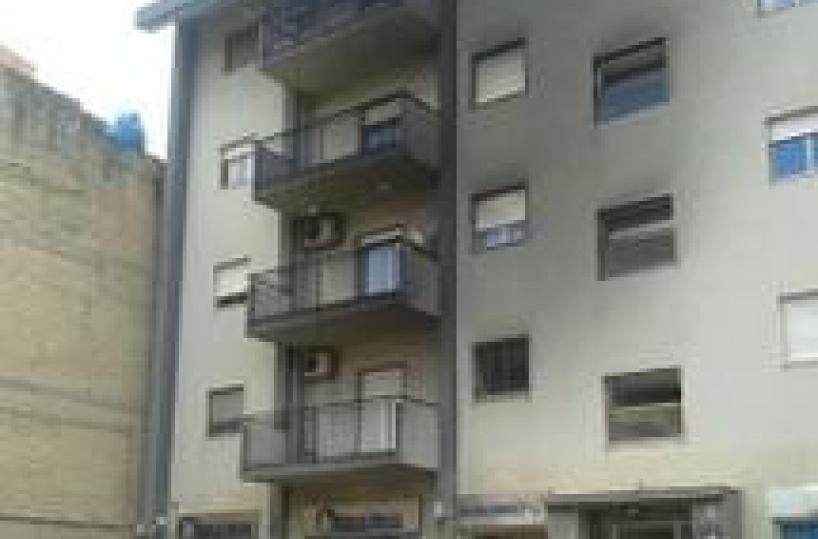 Nove auto incendiate nella notte a Gela