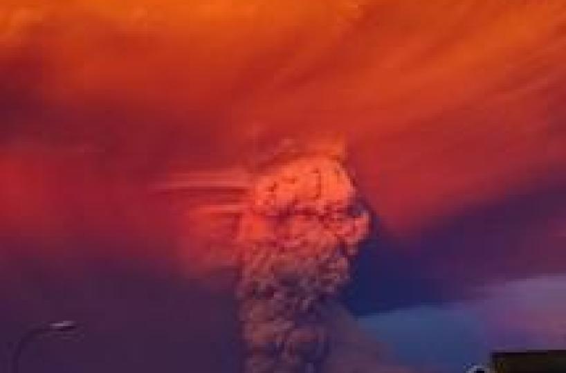 Cile: vulcano Calbuco, seconda eruzione durante la notte