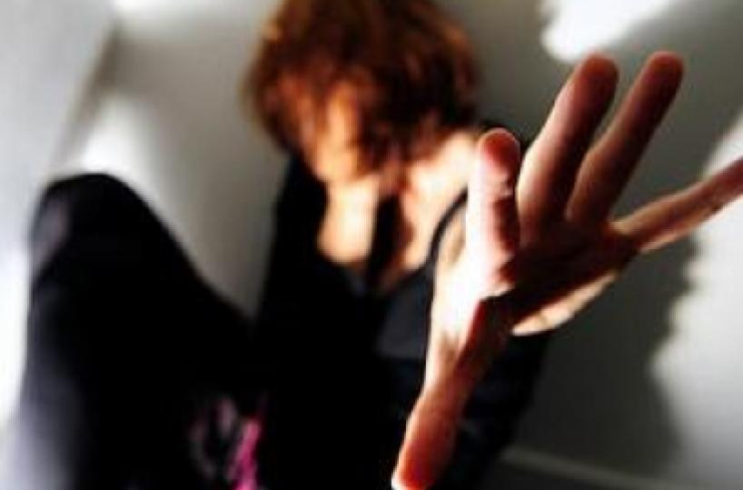 Taranto, maltratta la mamma vedova per la droga: arrestato 46enne