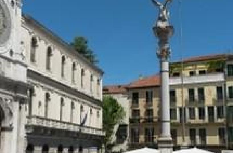 Padova,cancello anti-bivacco GranGuardia