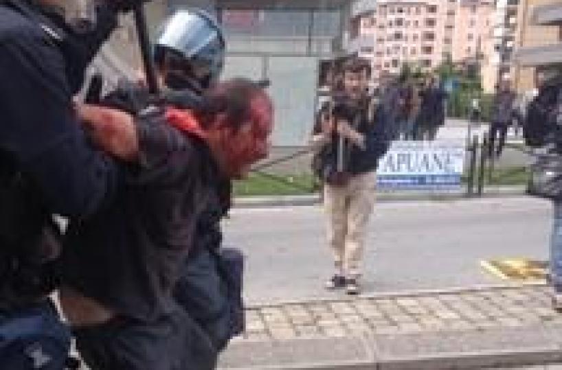 Scontri in comizio Salvini a Massa,2 manifestanti feriti