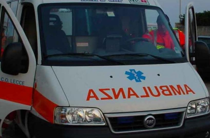 Morto con busta plastica in testa e manette: suicidio?