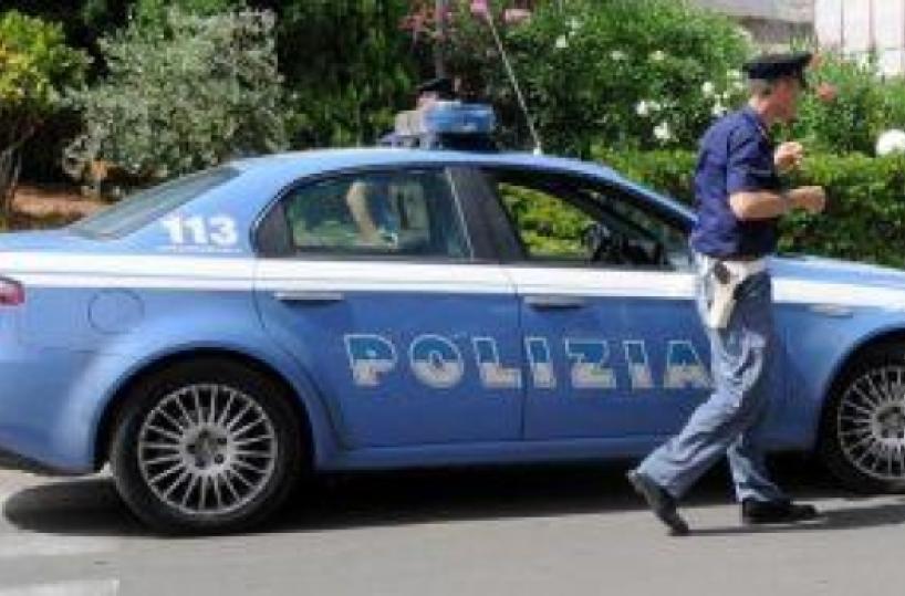Gallipoli. si introduce nell'auto di una donna per coglierla di sorpresa: 61enne ai domiciliari