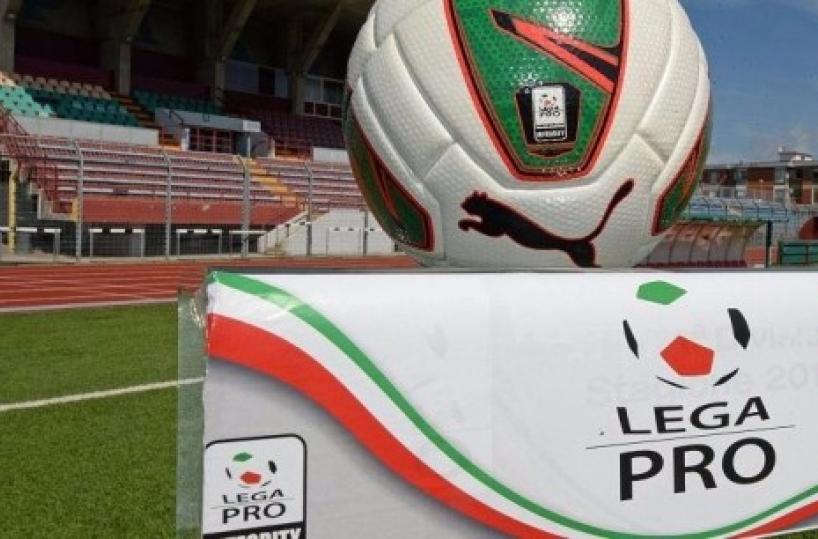 Calciatori Matera aggreditida tifosi. Solidarietà dell'Aic