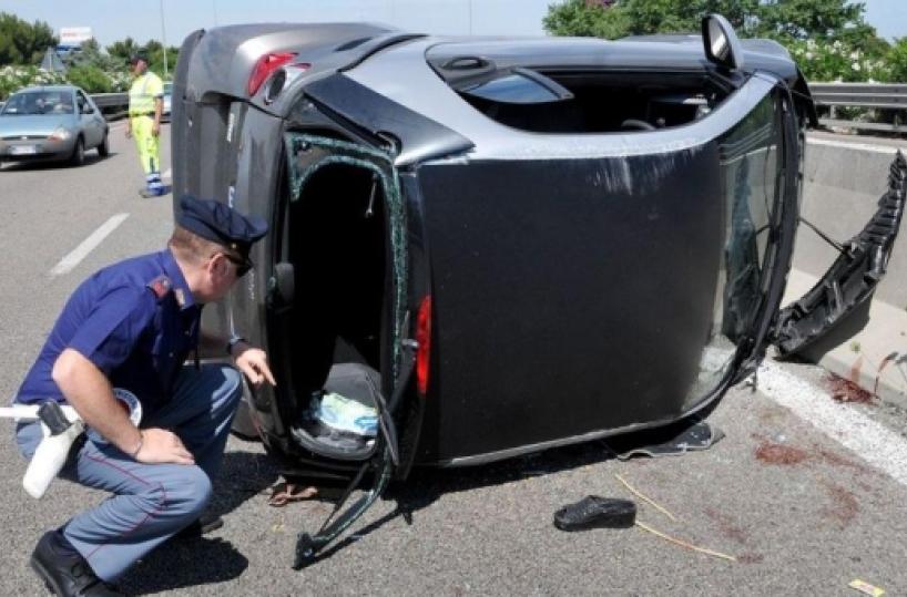 Bari, smart si ribalta muore donna alla guida Bloccata la tangenziale 
