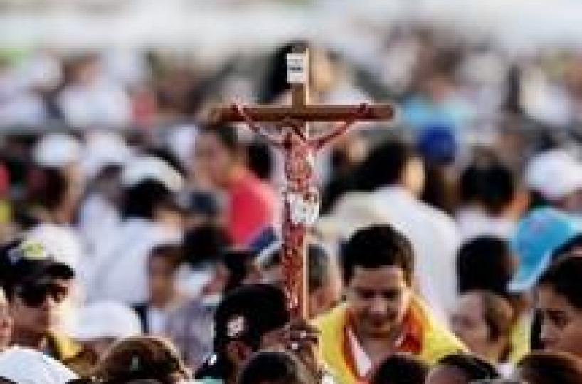 Huge crowds greet pope in Ecuador's Guayaquil city park