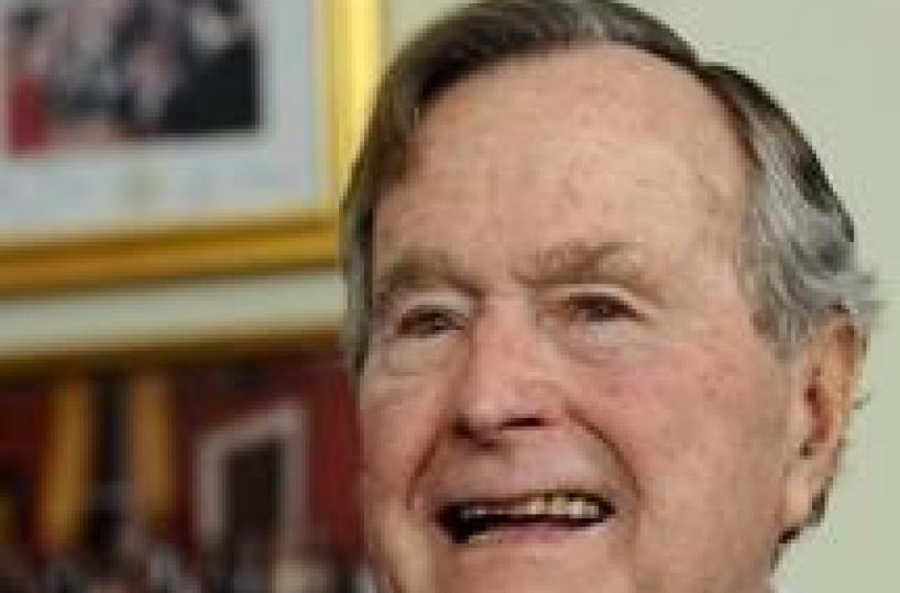 Usa: Bush padre cade in casa, ricoverato