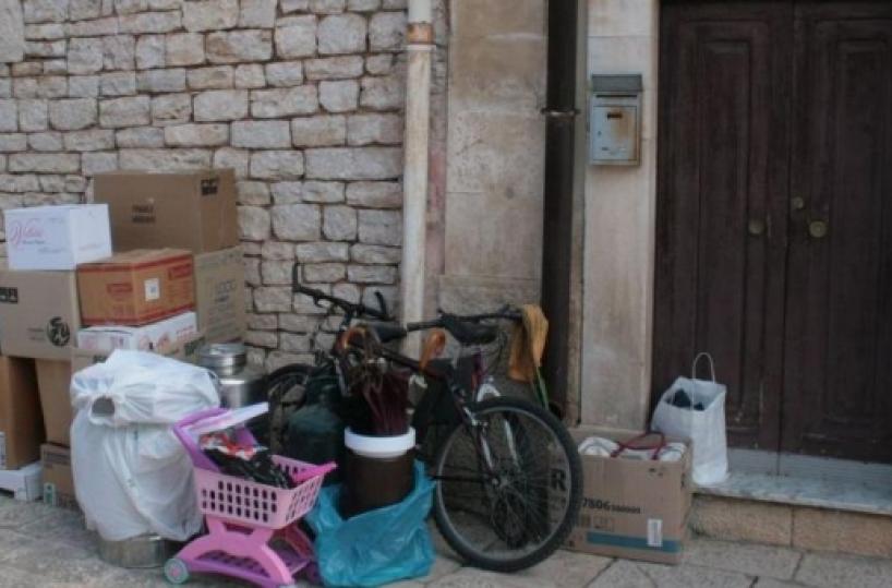 Lecce, dopo fratto dorme in auto. Appello a Mattarella