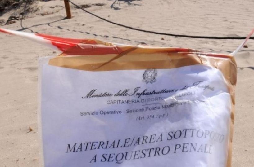 Otranto, sequestrati ombrelloni e lettini posizionati su spiaggia libera: denunciato titolare concessione