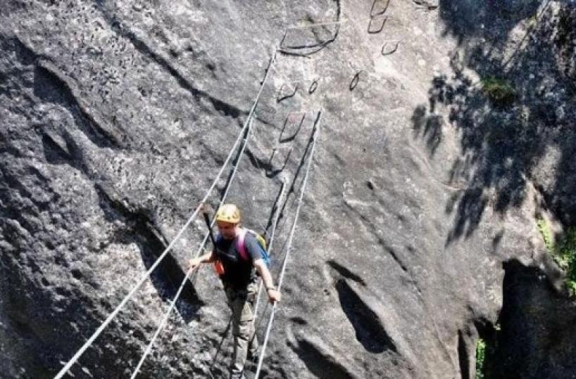 Ecco le «Dolomiti rock» Tra Castelmezzano e Pietrapertosa la Via Ferrata fra angeli e streghe