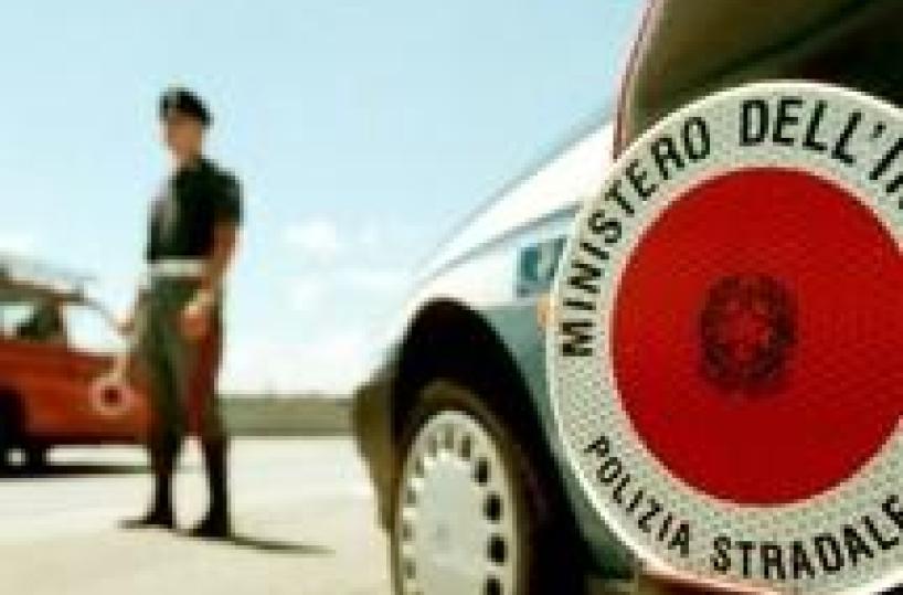 Pullman fuori strada su A1, 15 feriti
