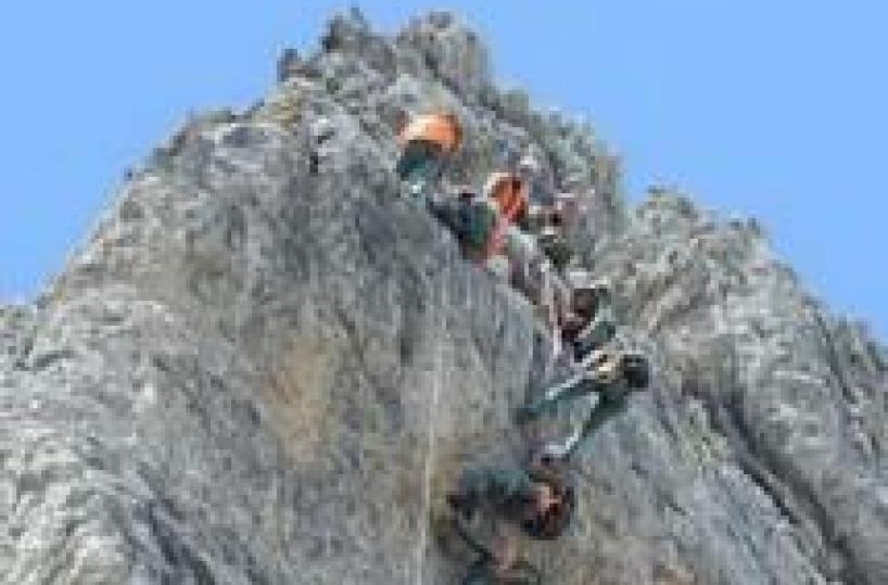 Alpinista vola in parete e muore