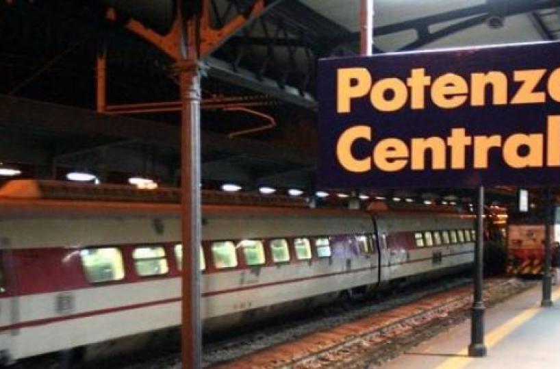 Binari allagati per il maltempo bloccati treni Potenza-Foggia Nubifragi anche in Puglia   