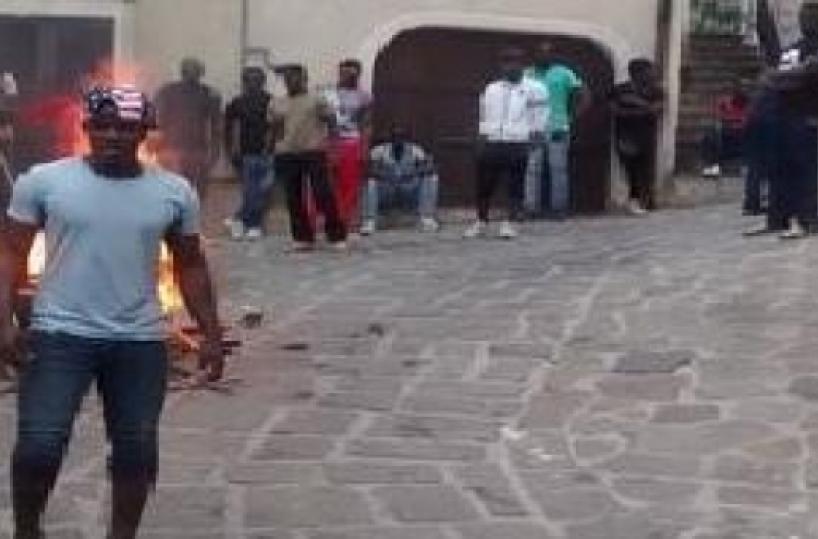 Rivolta immigrati, in 50 bloccano nel Potentino  paese da 850 abitanti