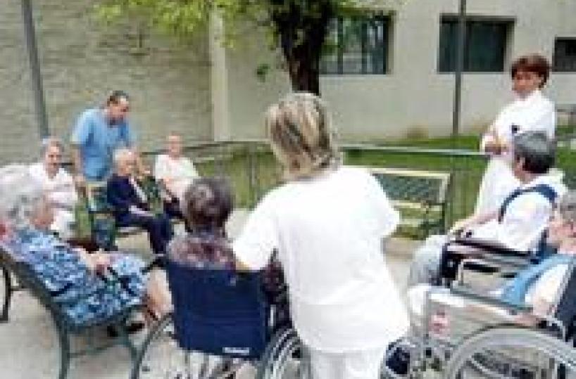 Tre anziani picchiati in casa di riposo