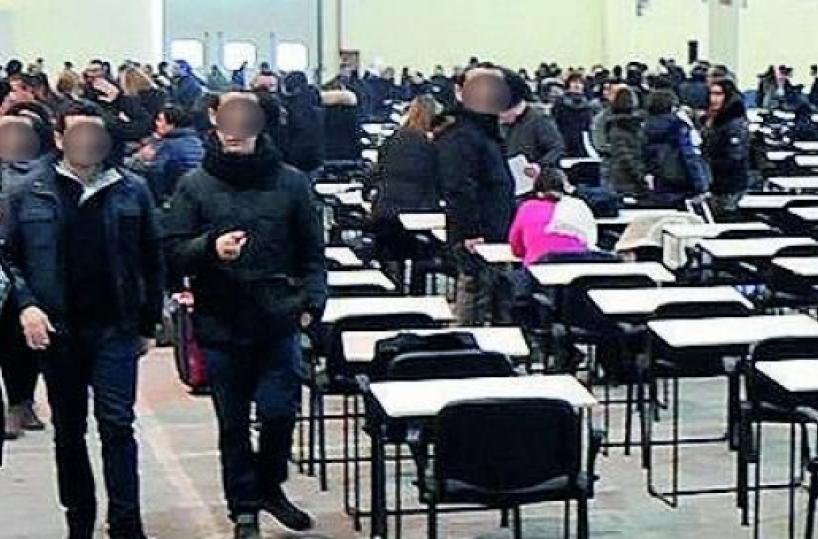«Tranquì, tra mezz'ora avrai»Il compito viaggiava su whatsapp