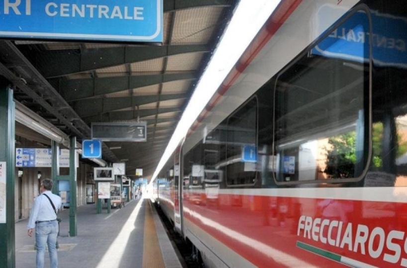 La beffa del «Frecciarossa» Milano-Bari: due ore di ritardo In stazione passeggeri imbufaliti Trenitalia: rimborso al 50% e bonus