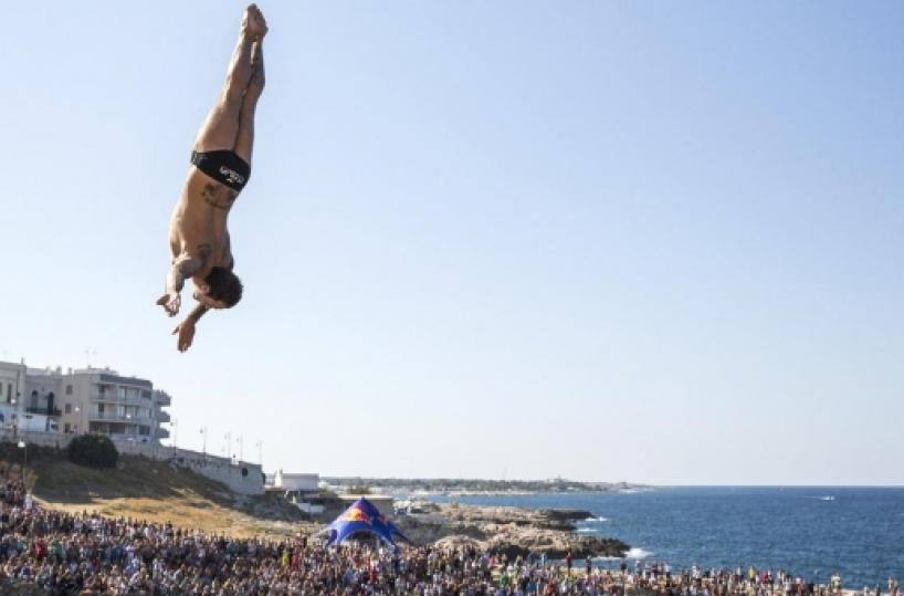 Tuffi, l'inglese Hunt vince incanta 55mila a Polignano 
