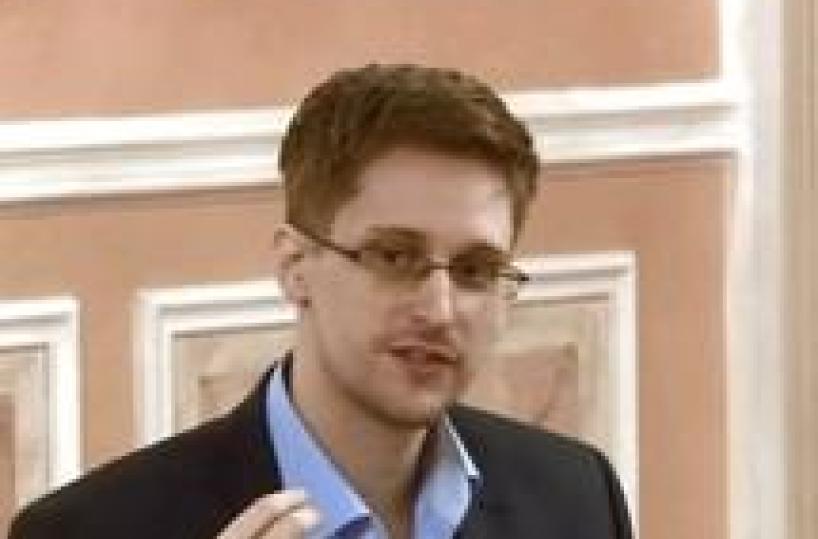 Snowden, agenzia Gb pu&ograve; spiare cellulari