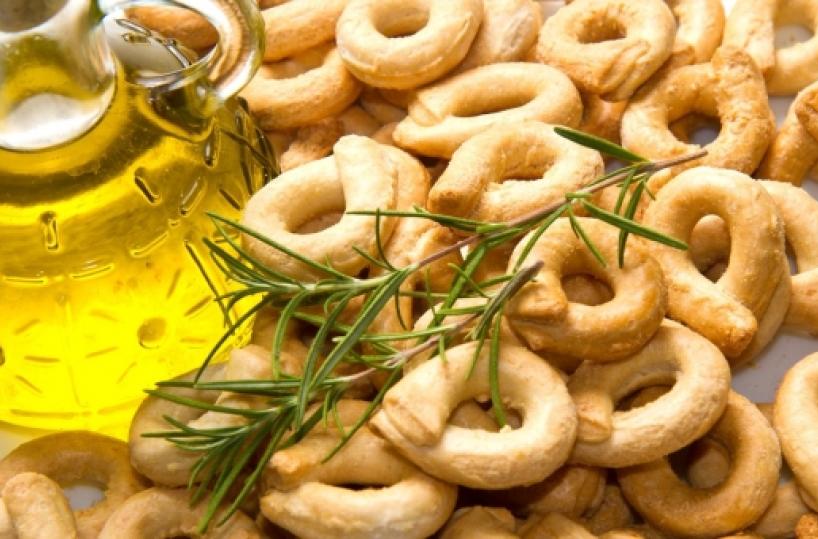 Conversano contro l'olio di palma «Giù le mani dai nostri taralli»