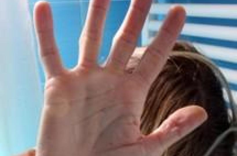 Ostuni, accecato dalla gelosia minaccia e aggredisce convivente: arrestato giovane rumeno