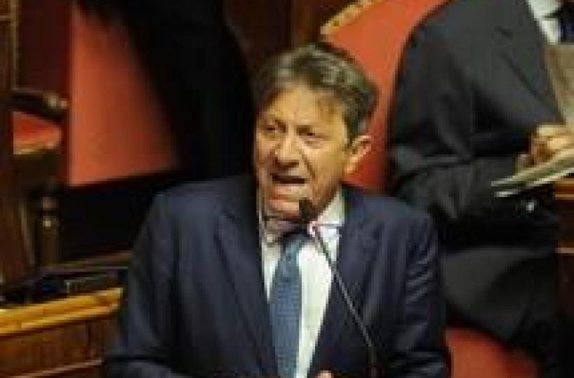 A fuoco auto senatore Ciro Falanga