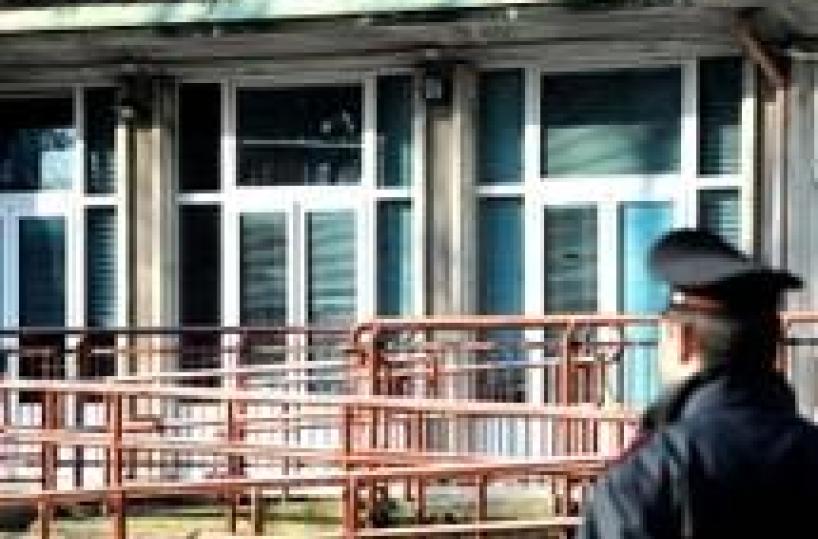 Bocciato 30 anni fa, fa scattare allarme