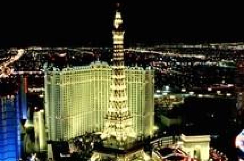 Auto piomba sulla folla a Las Vegas, un morto e 37 feriti