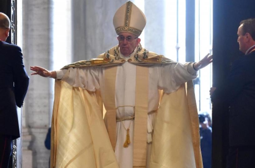 Papa Francesco apre&nbsp; Porta Santa&nbsp;a S. Pietro &laquo;Ora bont&agrave; e tenerezza&raquo; 
