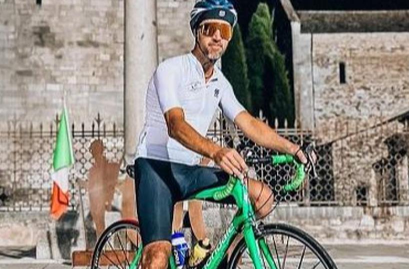 Da Aquileia a Matera in bici per 1100 km: la sfida di Omar contro la cistinosi renale 