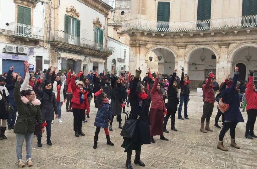 «Break the Chain»: il flash-mob contro la violenza sulle donne arriva a Martina Franca