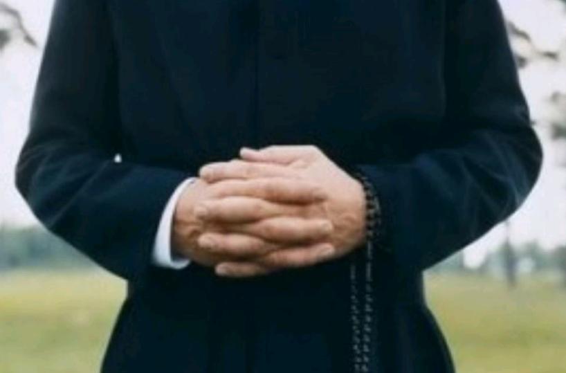 Cerignola, sacerdote picchiato in strada