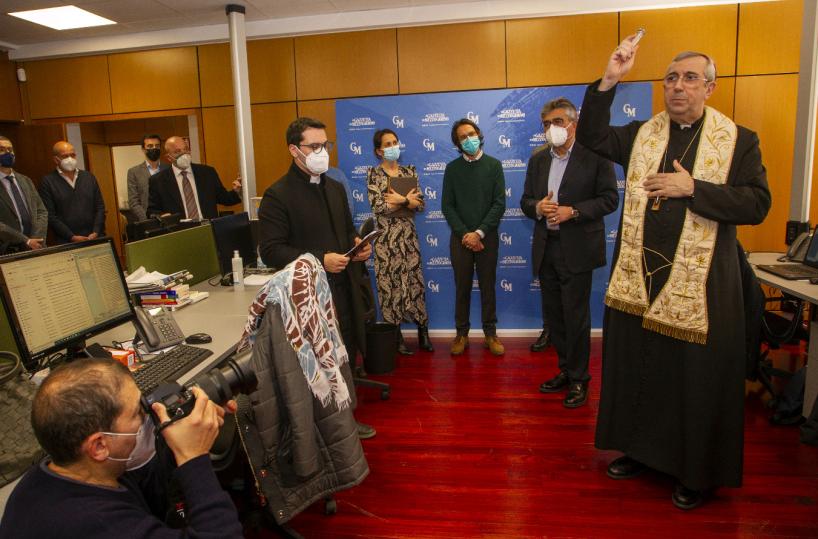 «Il vostro compito è scandalizzare»: Mons. Satriano saluta la «Gazzetta»