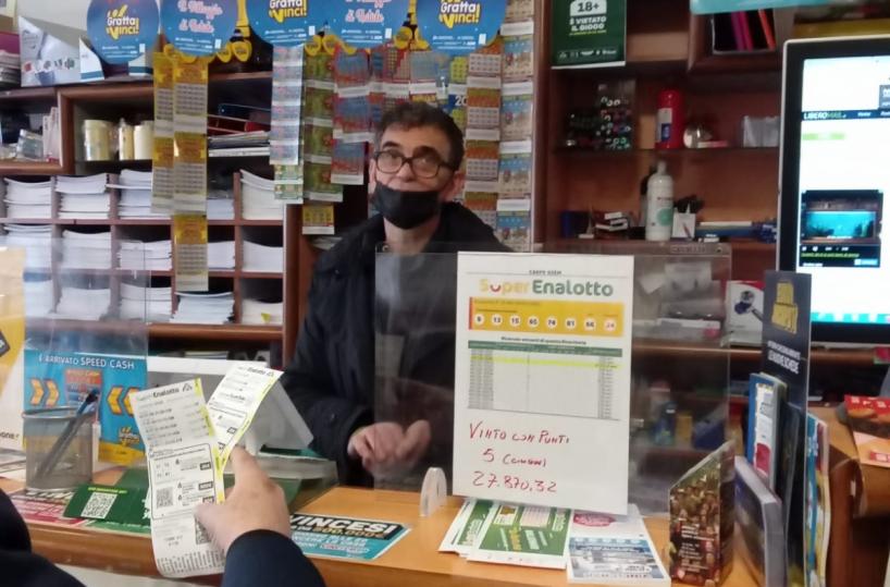 Altamura, baciato dalla fortuna gioca 3 euro alla lotteria e vince un milione
