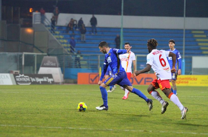 Calcio, al Foggia il derby di Monopoli. Si ferma il Francavilla e sorride il Picerno