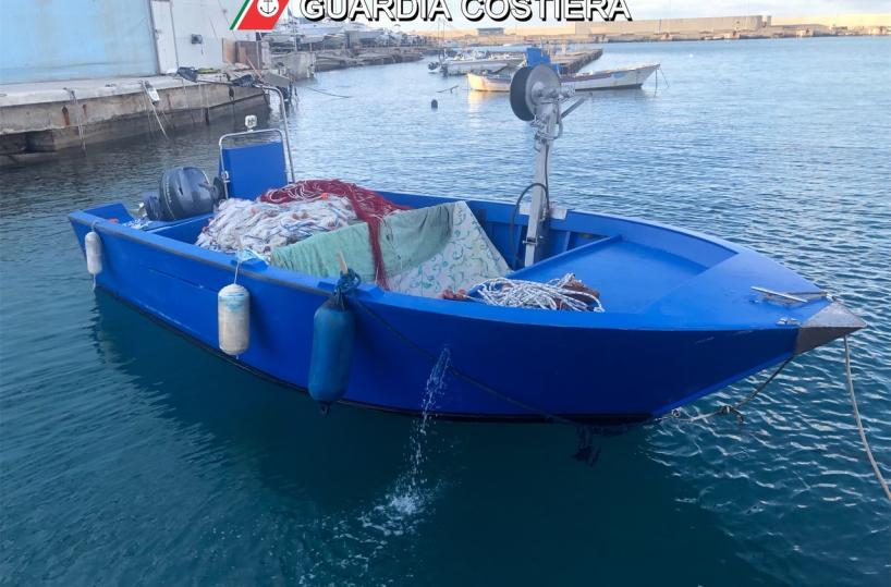 Monopoli, pescatori di frodo beccati al porto: sequestrata attrezzatura 