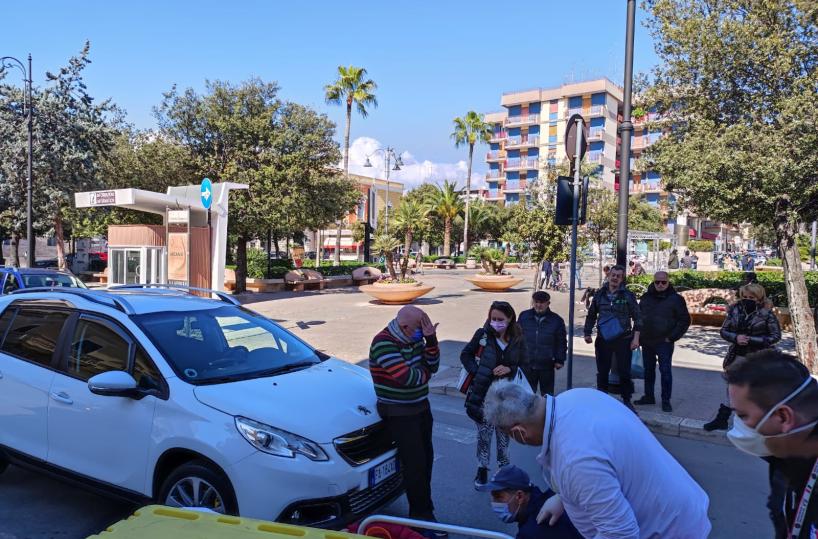 Massafra, donna investita mentre attraversava le strisce pedonali 