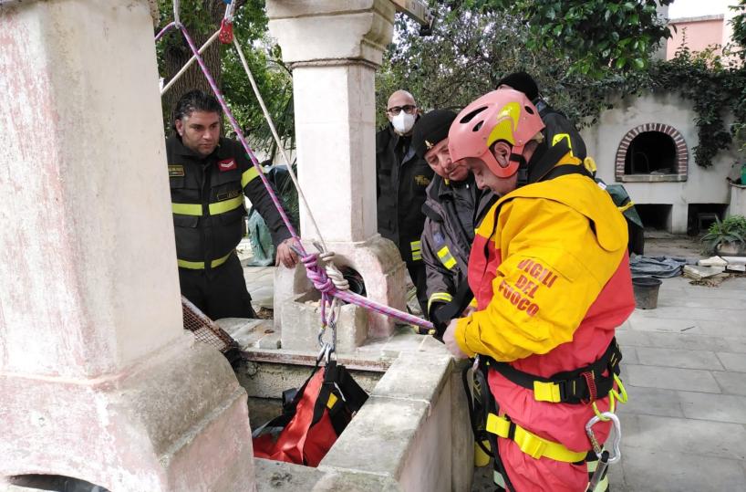 Matino, donna trova corpo del marito in un pozzo nella loro abitazione: si indaga